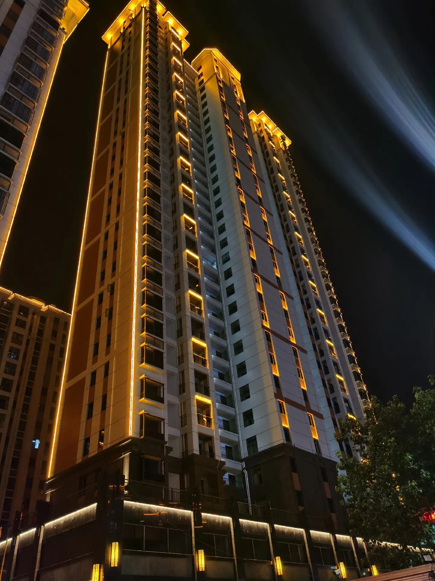 �V��?zh��n)�ý���? /></a>
                                            </td>
                                        </tr>
                                        <tr>
                                            <td align=